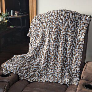 New hand crocheted afghan throw blanket very soft, warm and beautiful 37" x 45"